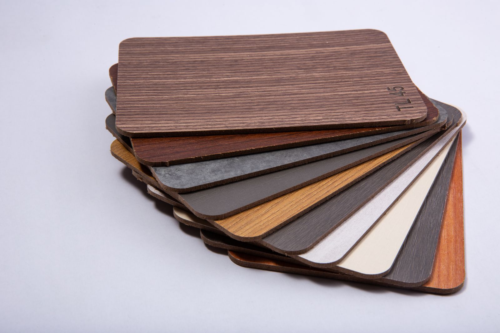 Sơn Lau Gỗ (Wood Stain): Kỹ Thuật Tôn Lên Vẻ Đẹp Mộc Mạc Của Vân Gỗ Tự Nhiên 14 sơn lau gỗ, sơn lau vân gỗ, cách sơn lau gỗ