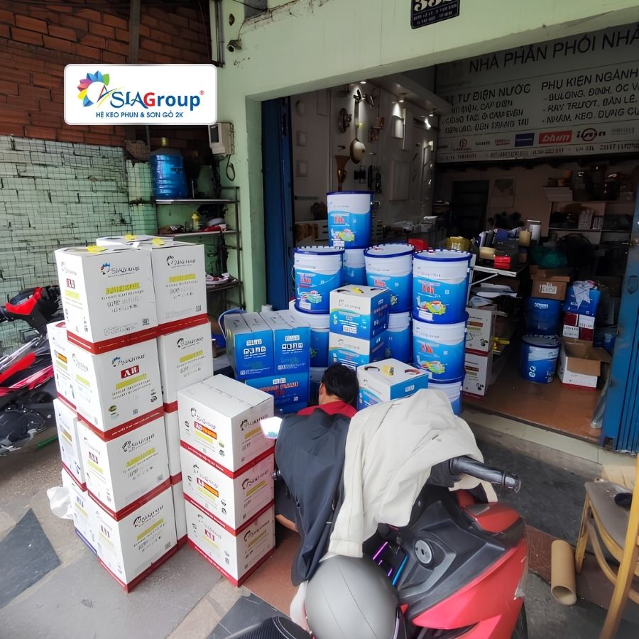 Giao sản phẩm sơn gỗ 2k lên đến với các đại lý trên Lâm Đồng